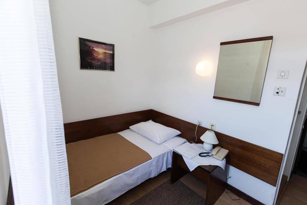 Hotel Zagreb Crikvenica Exterior photo
