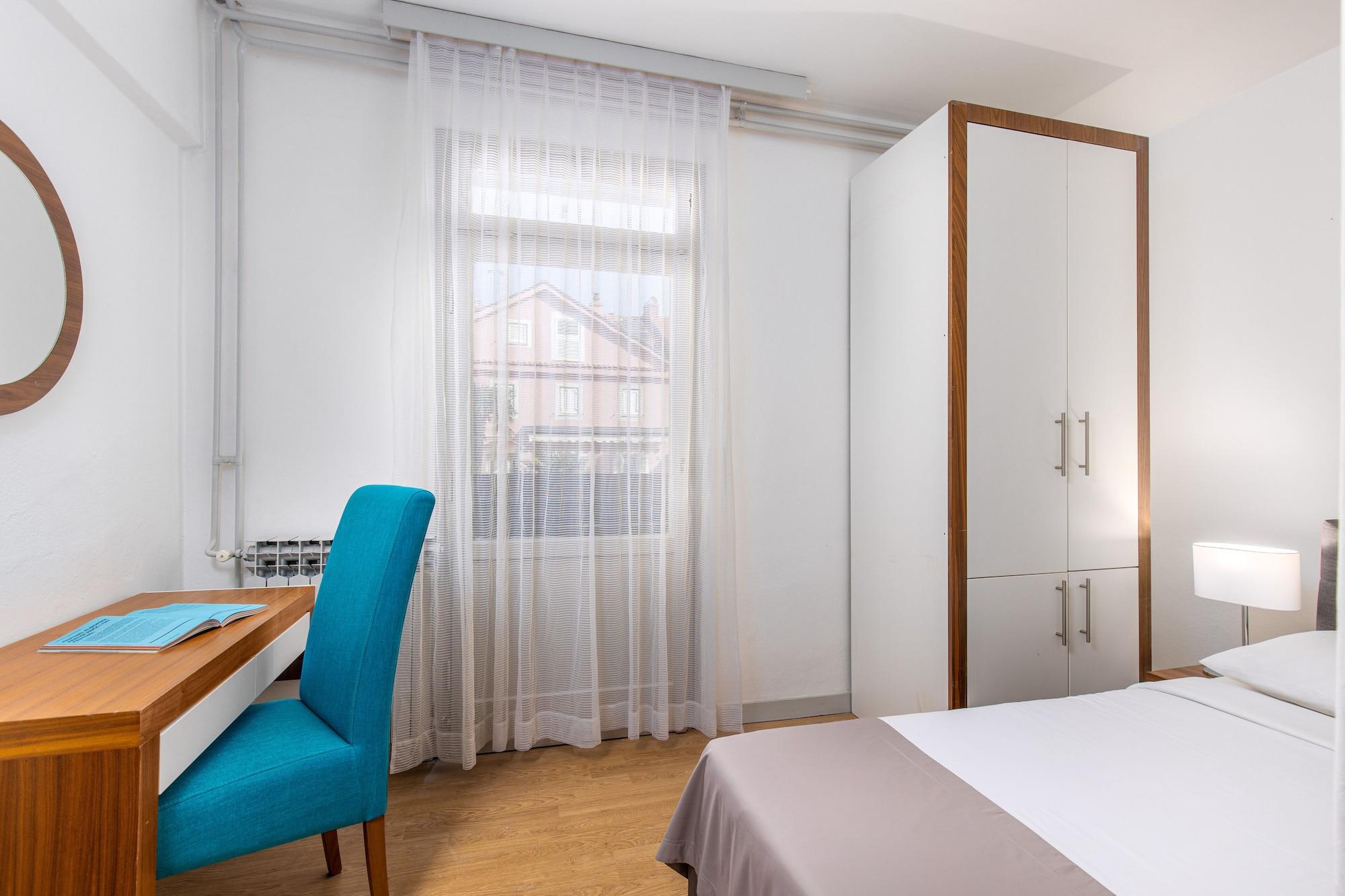 Hotel Zagreb Crikvenica Exterior photo