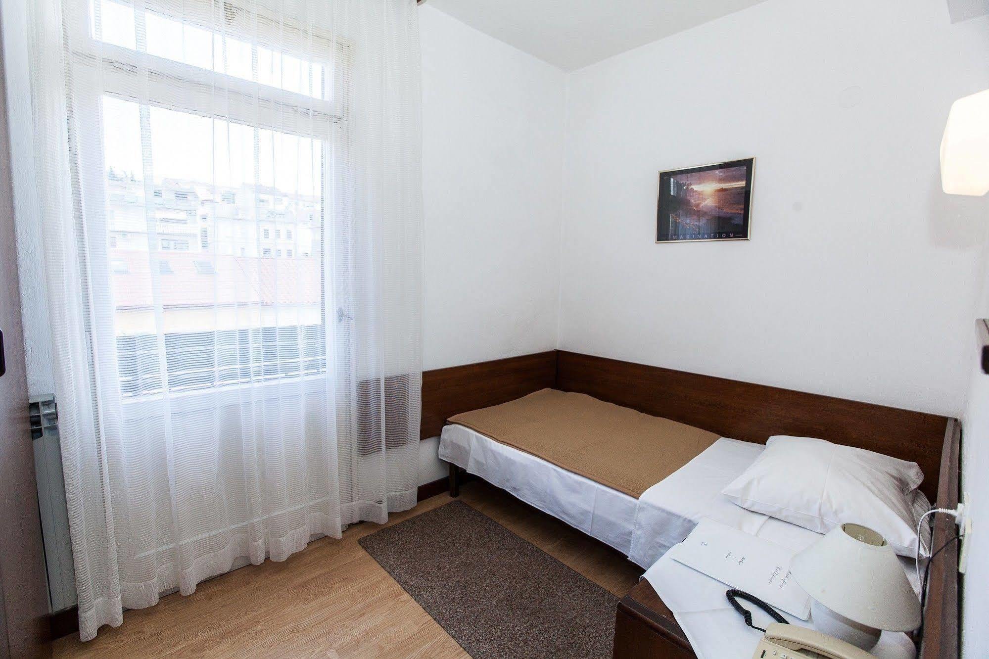 Hotel Zagreb Crikvenica Exterior photo